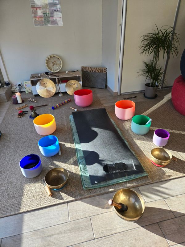 Séance individuelle : le tapis entouré des bols
